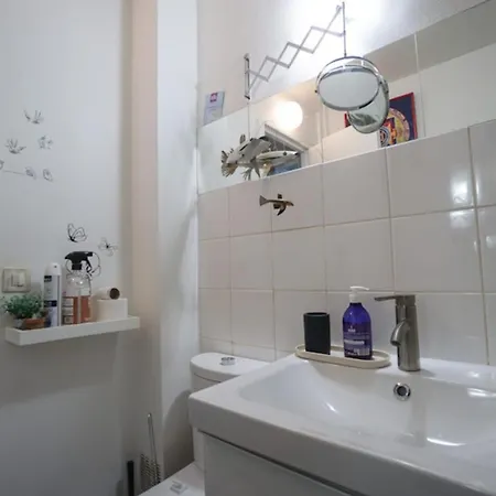 Appartamento Nice Studio With Balcony Near Canal De L'ourcq Parigi
